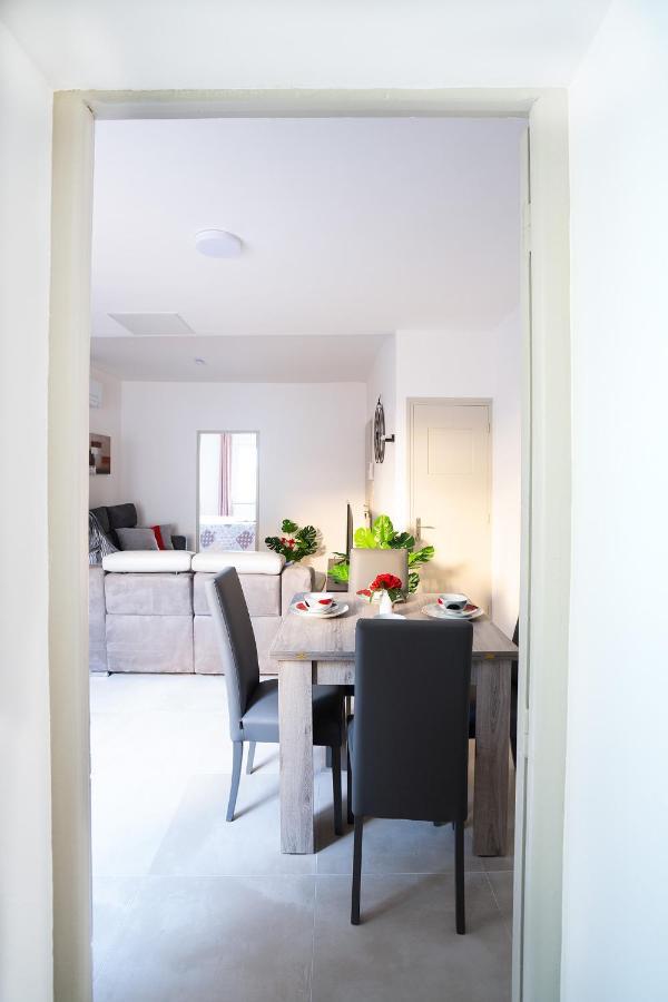 Superbe Appartement A 2 Pas Des Halles, Climatise, Terrasse, Garage Narbonne Eksteriør billede