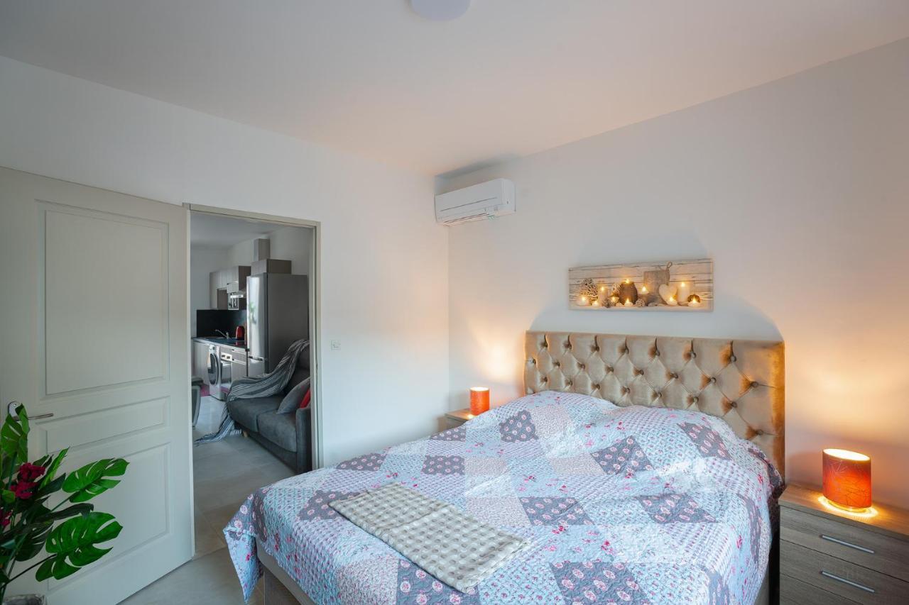 Superbe Appartement A 2 Pas Des Halles, Climatise, Terrasse, Garage Narbonne Eksteriør billede