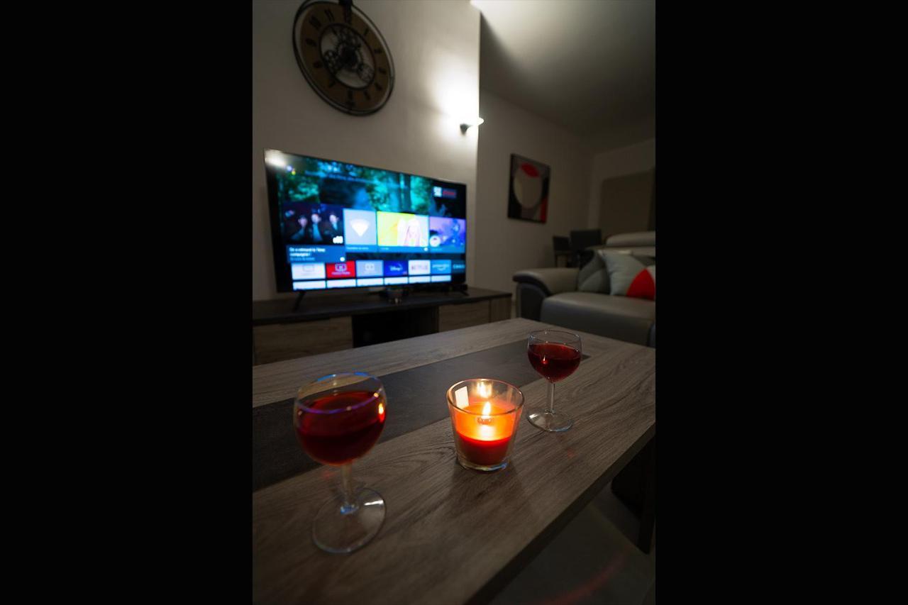 Superbe Appartement A 2 Pas Des Halles, Climatise, Terrasse, Garage Narbonne Eksteriør billede